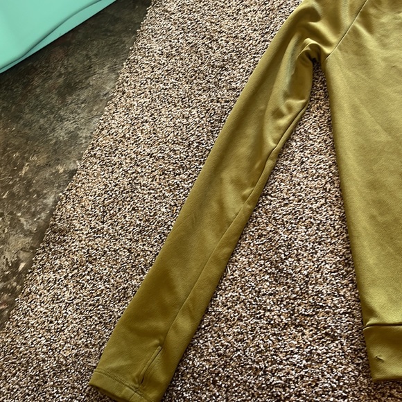 Never worn too small - Picture 2 of 3